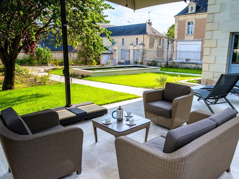 La Dixmeresse terrasse - © Charles Johnson La Dixmeresse terrasse