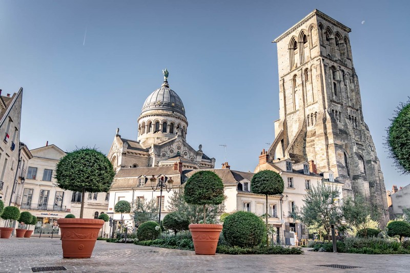 Basilique Saint Martin et Tour Charlemagne